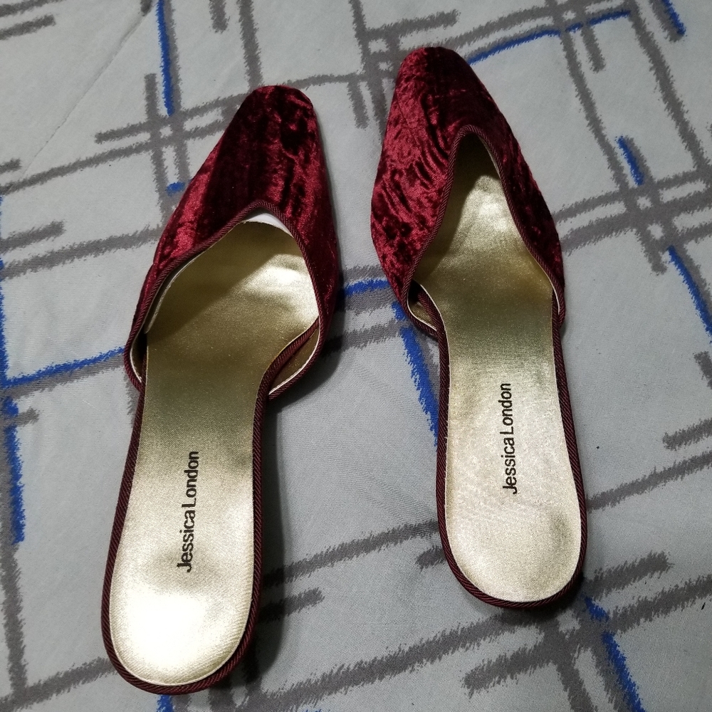 Jessica London Suede pointed Toe heel shoes.